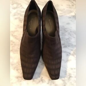 Women’s Liz Claiborne Brown Bootie Shoe 8.5 Worn once, like new, so comfortable!